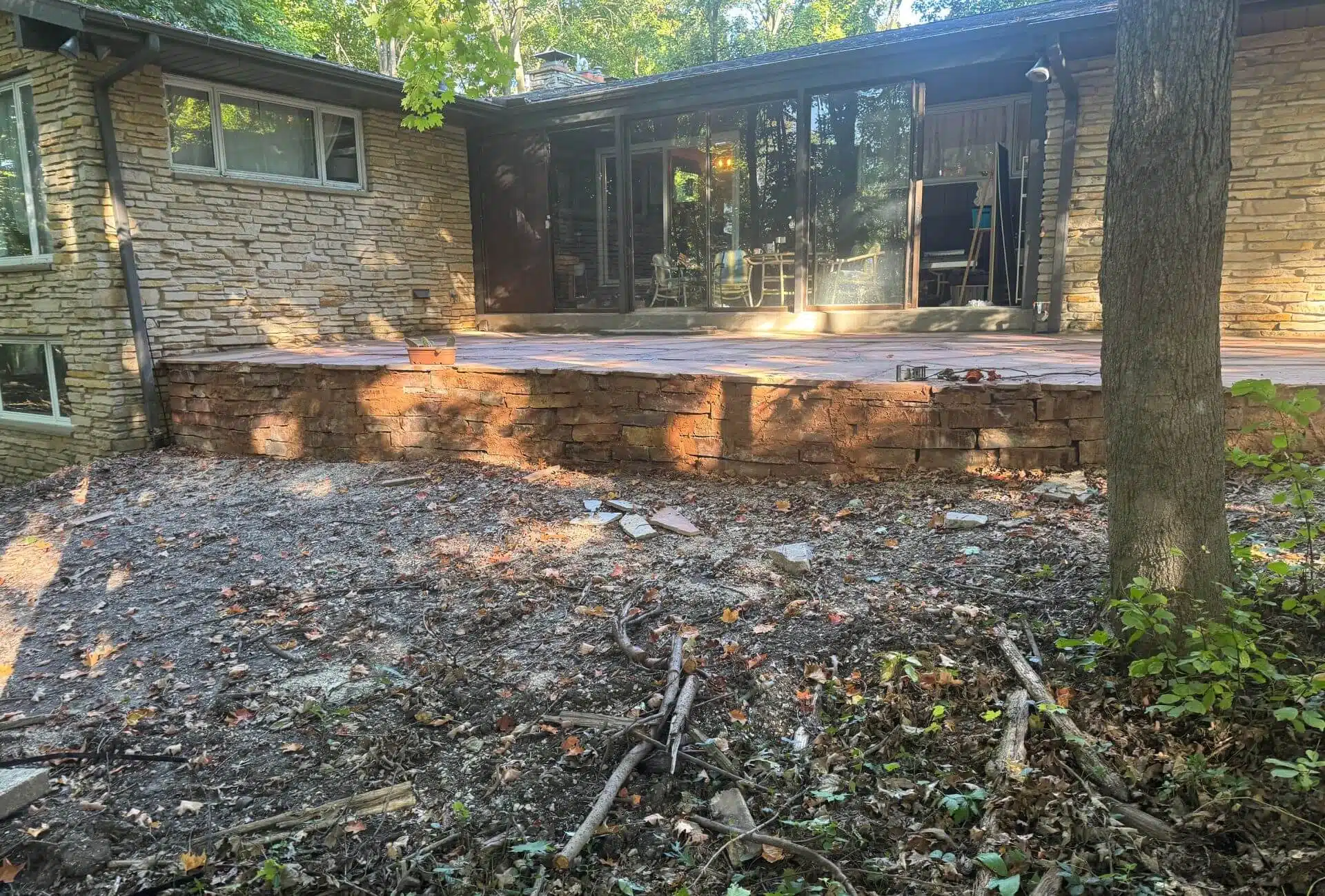 Retaining wall for patio